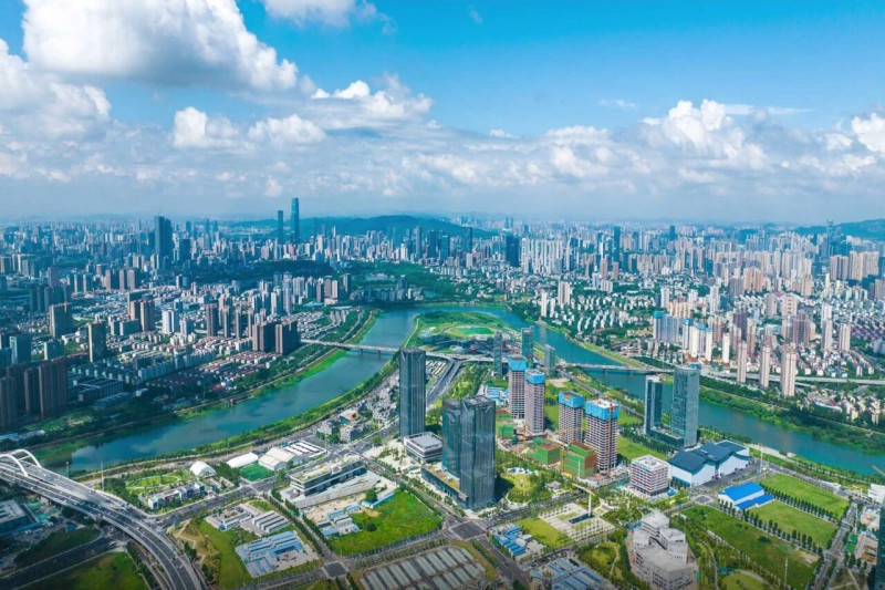 1月28日，湖南马栏山集团有限公司在长沙正式揭牌成立。省委常委、市委书记吴桂英，省委常委、省委宣传部部长刘红兵出席活动并为集团揭牌。郭雨滴 摄