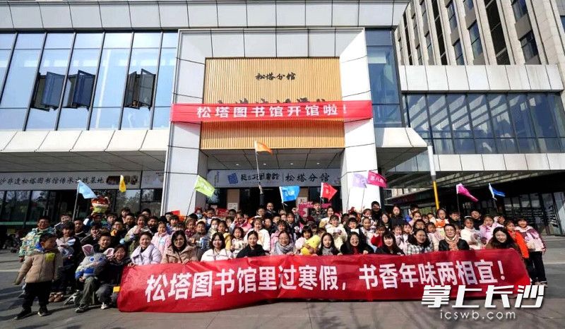 开馆至今，松塔分馆共接待读者近1000人次。