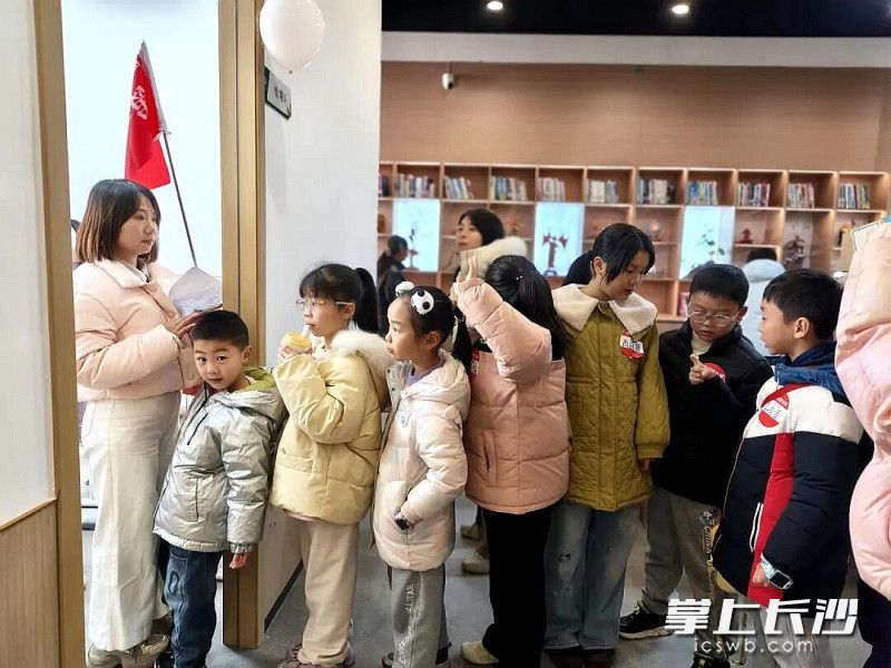 松塔分馆巧妙打通教育陪伴与公共阅读的边界，让等候时光也浸润书香。