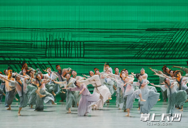 群舞表演。 均为梅溪湖大剧院供图 群舞表演。 均为梅溪湖大剧院供图