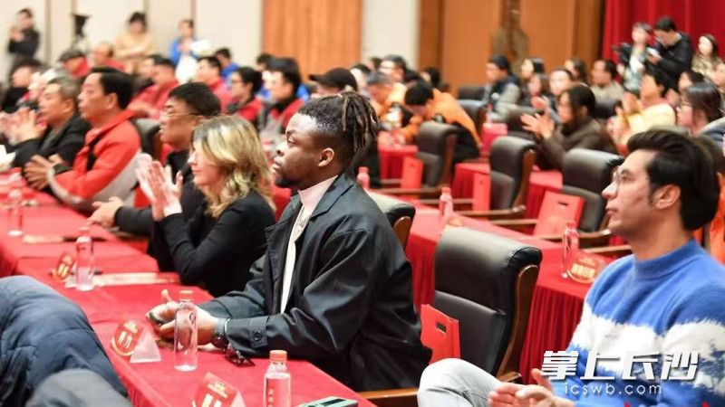 外国友人参加活动。 外国友人参加活动。