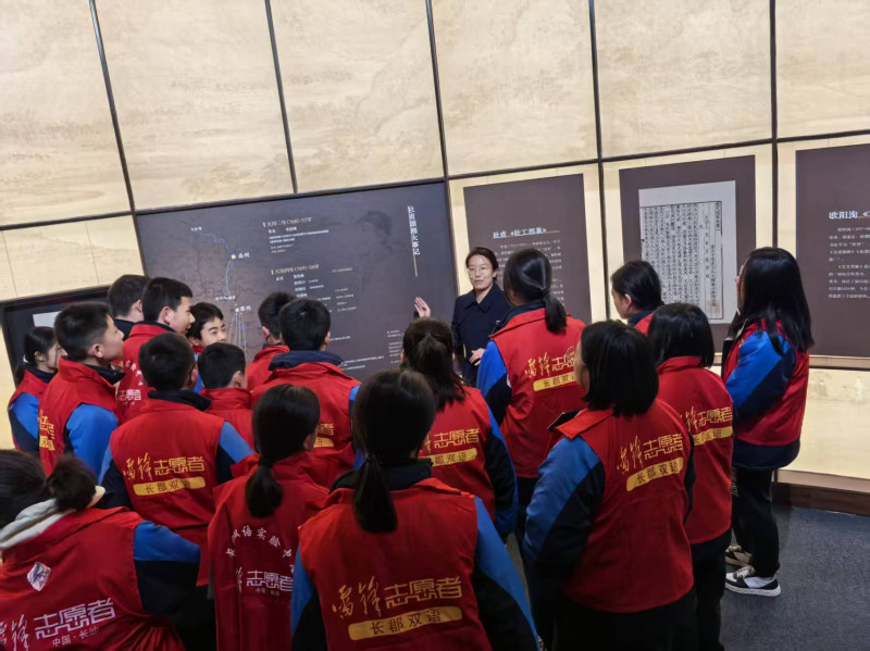 此次活动既为市图书馆注入青春活力，也让学子们在书香中传承文化、在服务中收获成长。