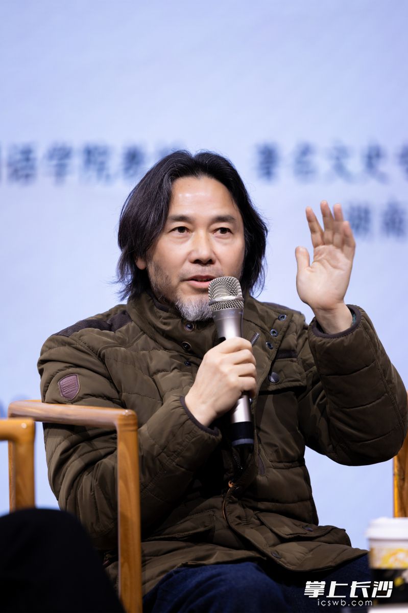 孟泽感动于湘军是一群人的历史。