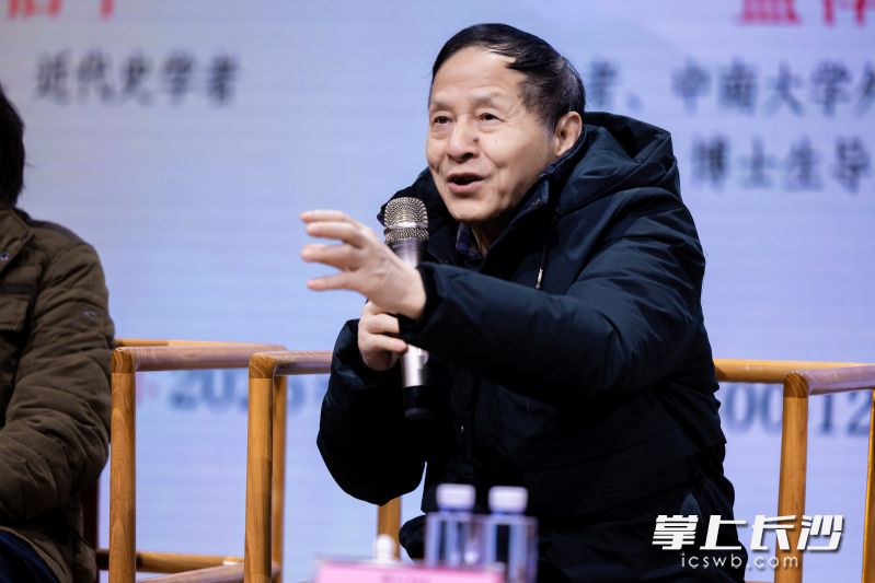 梁小进，在细节中窥见历史的体温感觉欣喜。