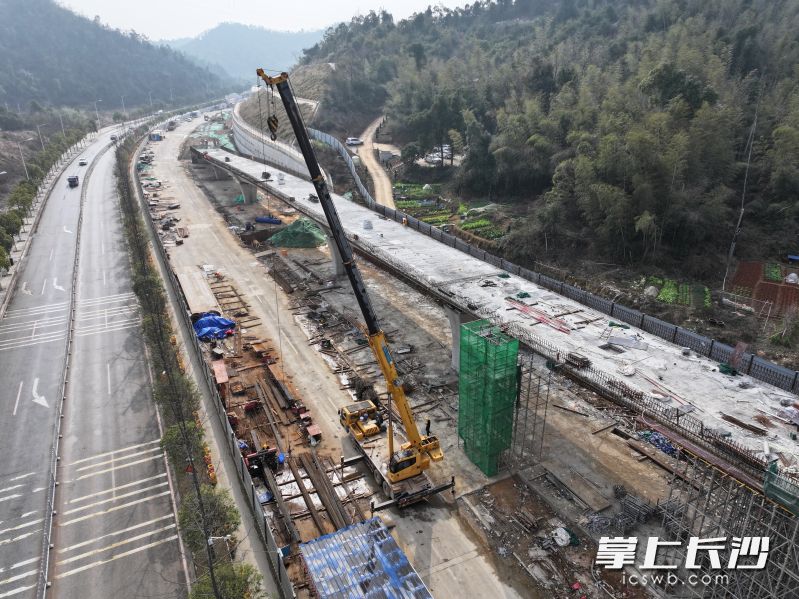 长沙高铁西站东高架匝道配套及附属工程主体结构全面完工。 均为通讯员供图