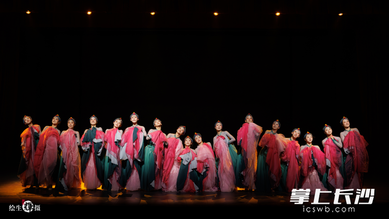 此次专场演出，既是学子展示风采、锤炼技艺的舞台，是学校艺术教育成果的集中汇报，更以舞蹈为桥，传承文化、滋养心灵，彰显了“五育融合”的育人成效。