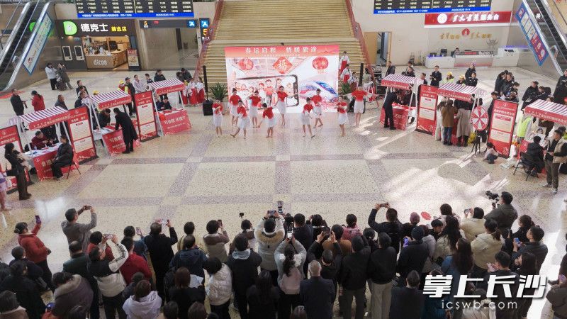 现场吸引不少旅客打卡。