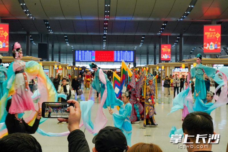 湘剧、木偶表演等同步精彩呈现。