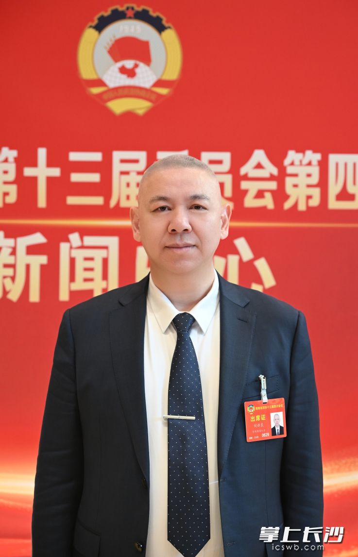 省政协委员、长沙市政协主席刘新良接受省政协融媒记者专访。 省政协融媒记者 李飞 摄