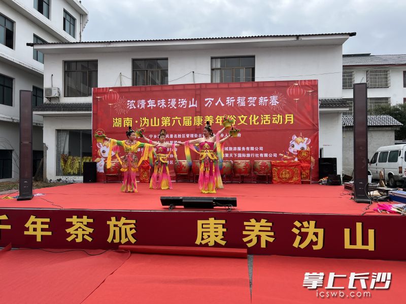 现场表演精彩纷呈。