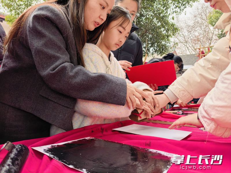 木活字印刷体验。 木活字印刷体验。