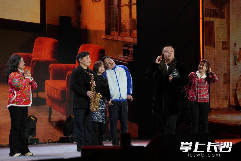 小品《我要上村晚》。