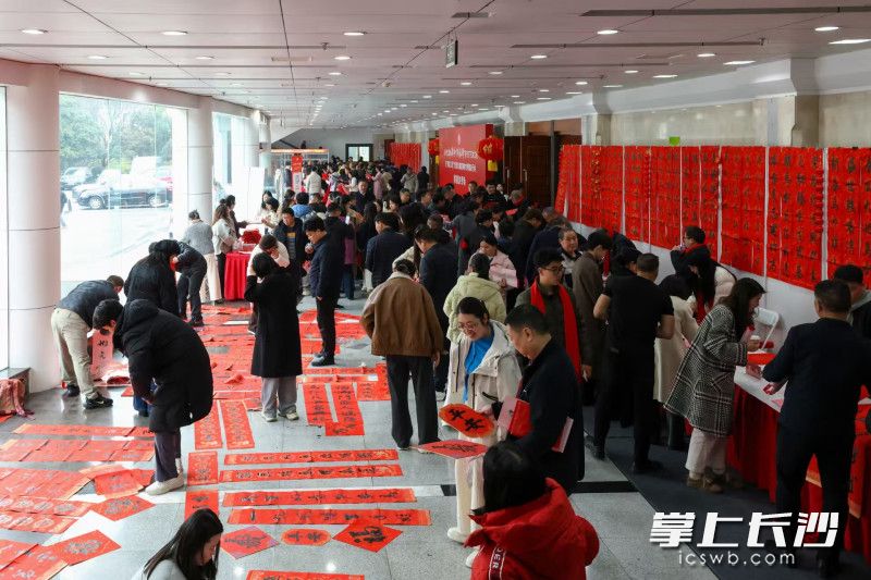 2月4日，长沙市新时代新春联"百千万"艺术工程暨"强基工程"文艺助力基层精神文明建设行动市直机关专场活动在长沙市会议中心举行。 长沙晚报通讯员 刘柯 供图