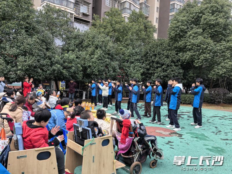 周南学子带来节目表演。通讯员 李雨晴 供图