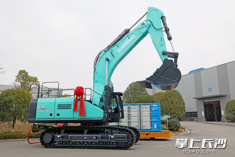 山河智能SWE700FE挖掘机。