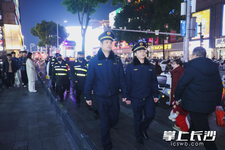 长沙市城管局五一执法督查专班牵头开展的春节前专项整治行动，筑牢新春安全防线。 市城管局供图