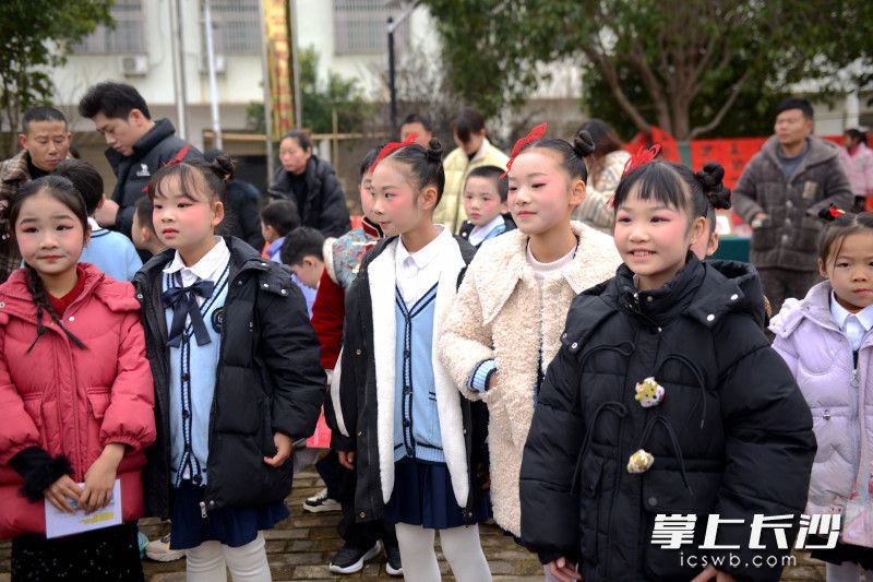 小小演员在候场。