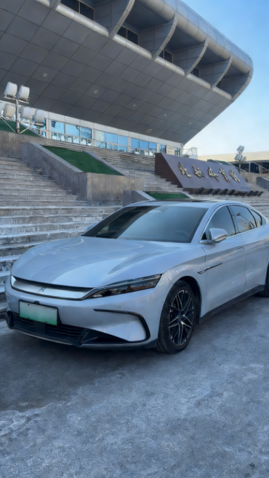 比亚迪轿车现铜须北京航空航天大学。