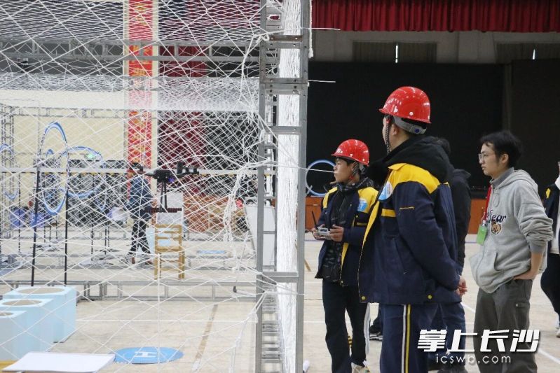 无人机操控与维护赛项则聚焦航空交通运输领域核心技能。