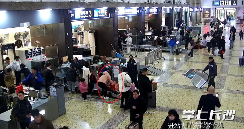 事发时的监控视频。