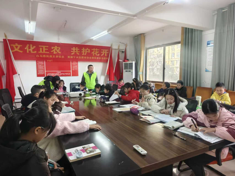 宁乡市正农社区举办“文化正农·共护花开”寒假公益班。通讯员供图