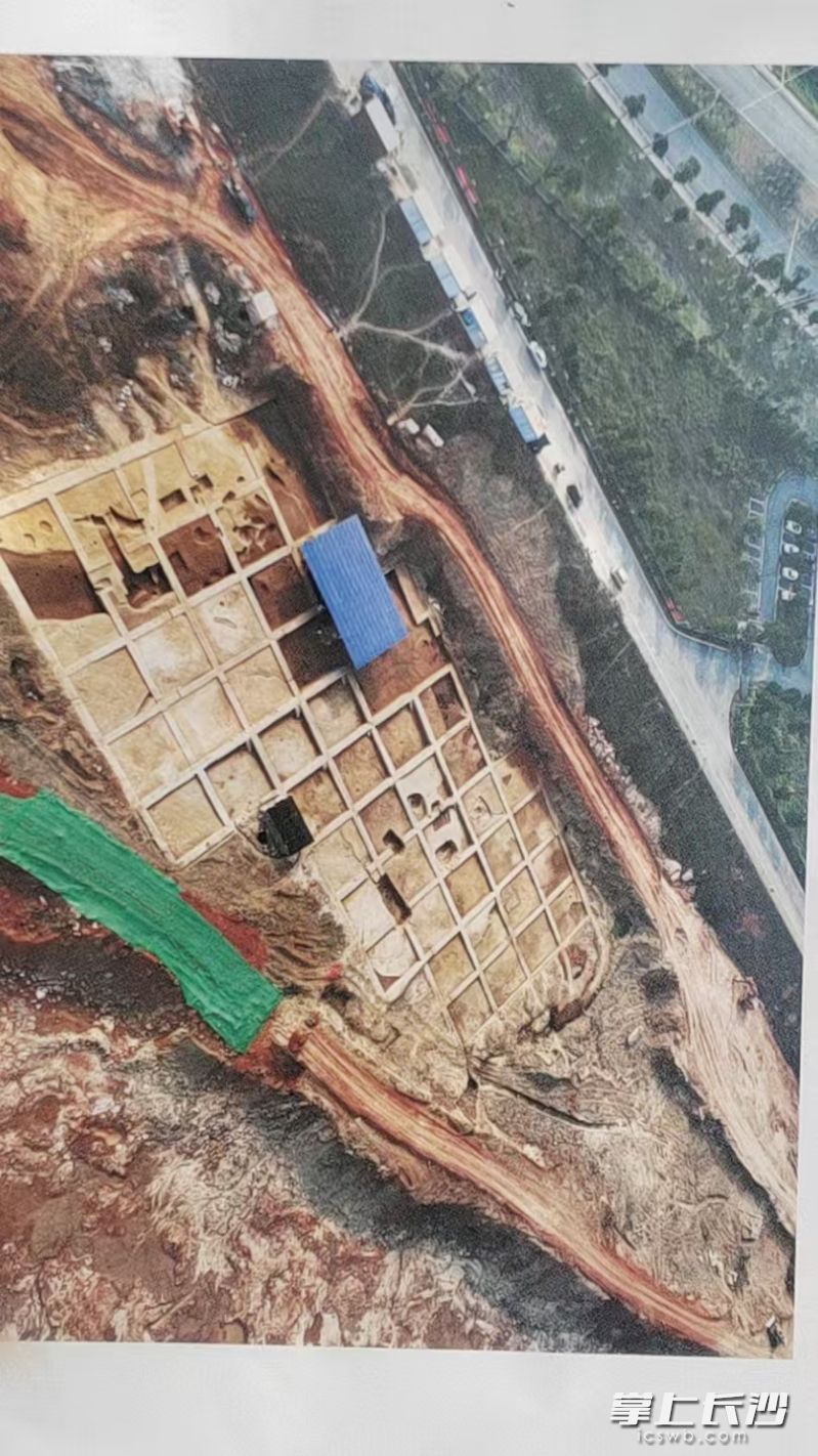 目前即将发掘完毕的高砂脊遗址发掘A区。