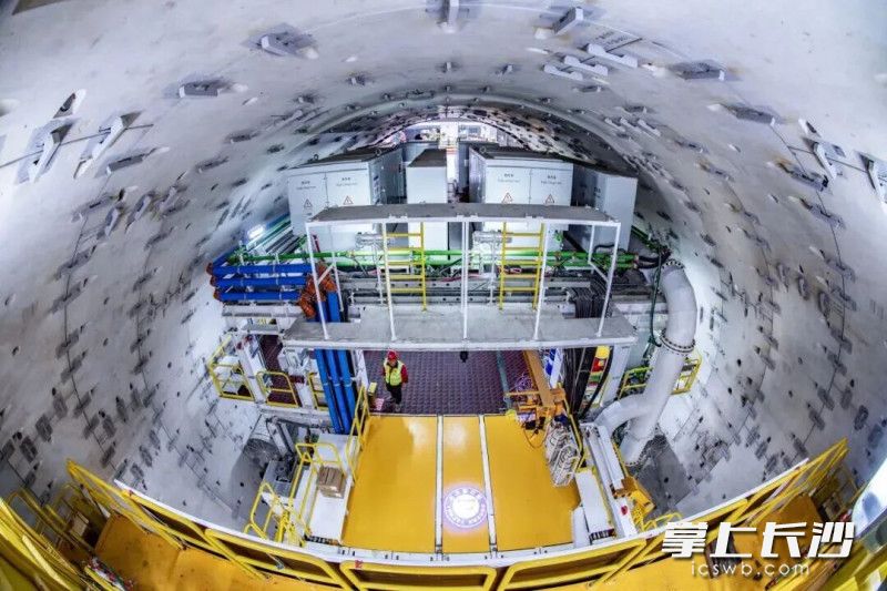 “江海号”掘进现场。