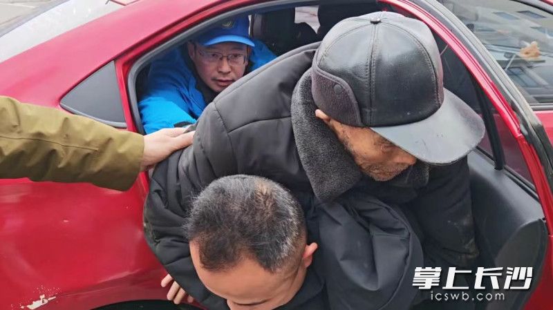 高龄走失老人被成功找回。 长沙晚报通讯员 桂生 供图 高龄走失老人被成功找回。 长沙晚报通讯员 桂生 供图