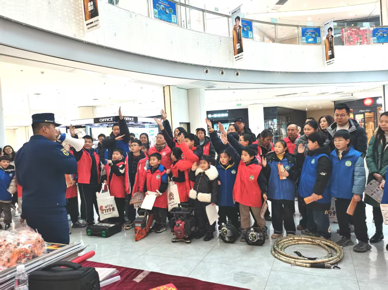 宁乡市新康社区开展“安全进社区 新春送祝福”主题宣讲活动。通讯员供图