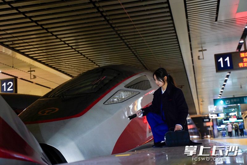 到达车站后检查车辆重联处是否安全。