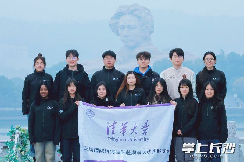 打卡恰同学少年广场。