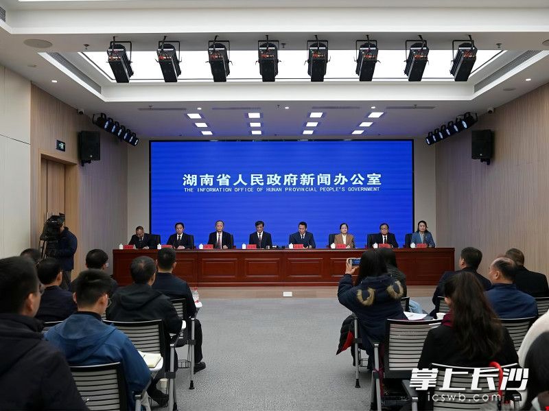9日上午，省政府新闻办举行湖南省十大重点民生实事新闻发布会。 长沙晚报全媒体记者 刘攀 摄