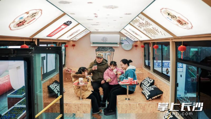 餐车提供“移动服务+消费场景”双重功能。