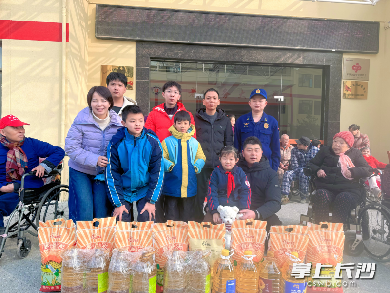 慰问活动现场。 长沙晚报通讯员 杨来富 摄