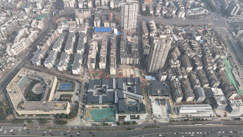 由中建五局总承包公司承建的碧湘楚巷（江畔商业中心）项目近日顺利竣工。均为通讯员 罗霜供图