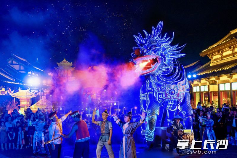 狂龙吐焰。 狂龙吐焰。