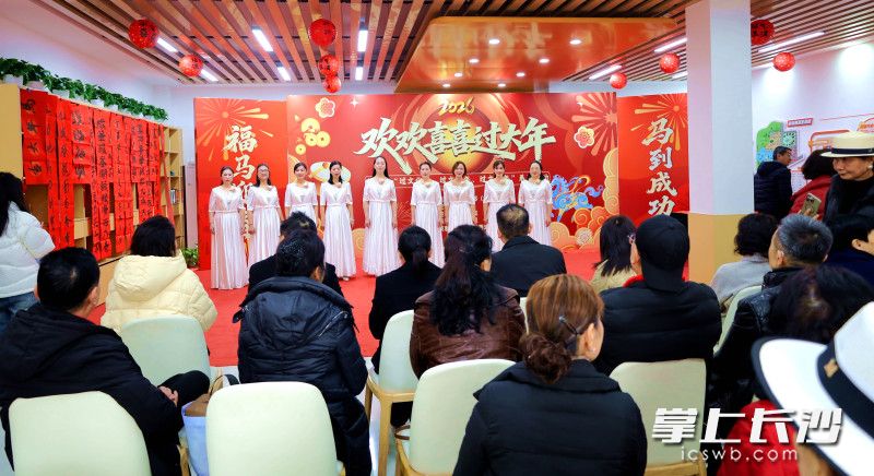 西湖社区新春活动温情启幕。 均为长沙晚报全媒体记者贺文兵摄 西湖社区新春活动温情启幕。 均为长沙晚报全媒体记者贺文兵摄