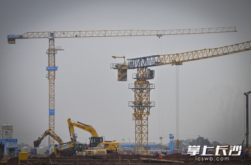 项目现场塔吊林立。除署名外均为长沙晚报全媒体记者 余劭劼 摄
