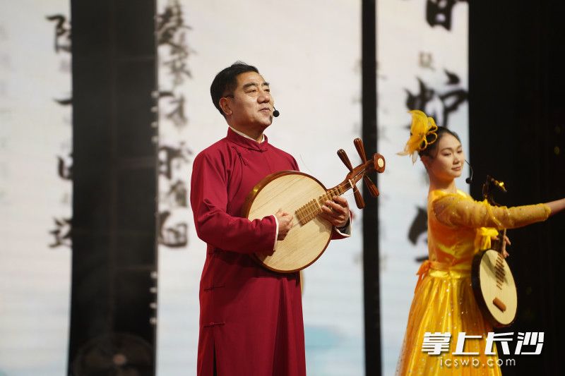 弹词《锦绣新城耀潇湘》展现“烟火长沙”的文旅活力。 弹词《锦绣新城耀潇湘》展现“烟火长沙”的文旅活力。