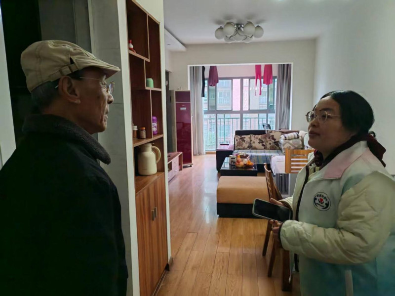 提醒老年人注意冬季居家安全。