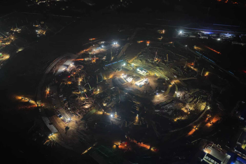 项目集结了五百余名建设者，实行24小时三班倒作业模式。长沙晚报通讯员 曹梦然供图