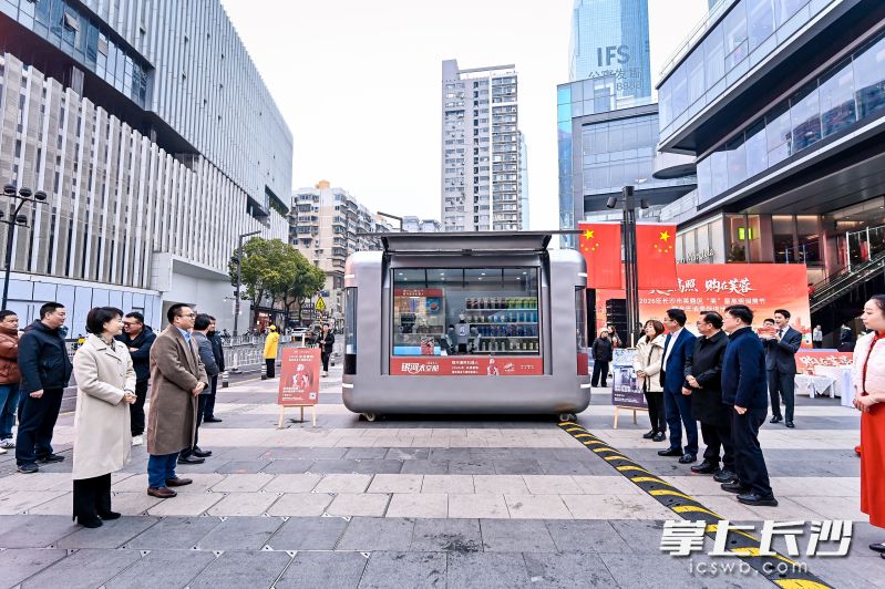 造型科幻的“银河太空舱”惊艳亮相。