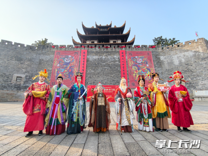 2月11日，“开门见喜·福满星城”2026长沙新年画城市共生计划拉开帷幕。