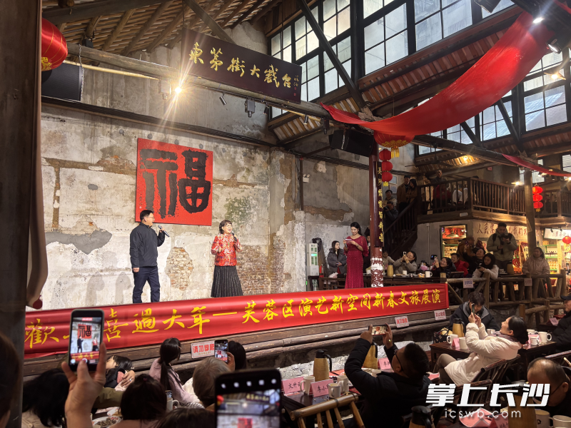 东茅街大戏台活动现场。