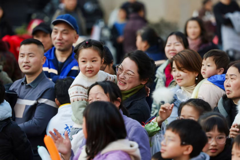 音乐成了逛市集的温柔背景音。