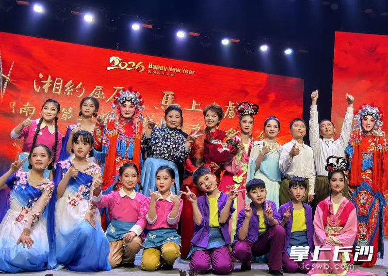 演员合影。均为通讯员 供图