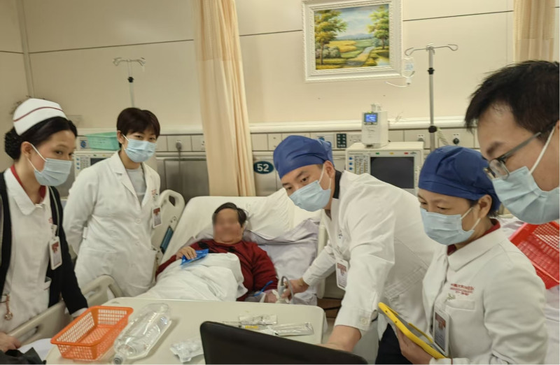 春节期间，湘雅医院血液净化中心严格践行“无假日诊疗”承诺。长沙晚报通讯员 袁琼婧 汪泉佺 摄