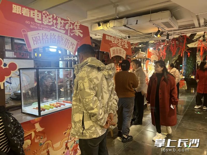 “跟着电影逛市集”活动现场。均为市文旅广电局供图