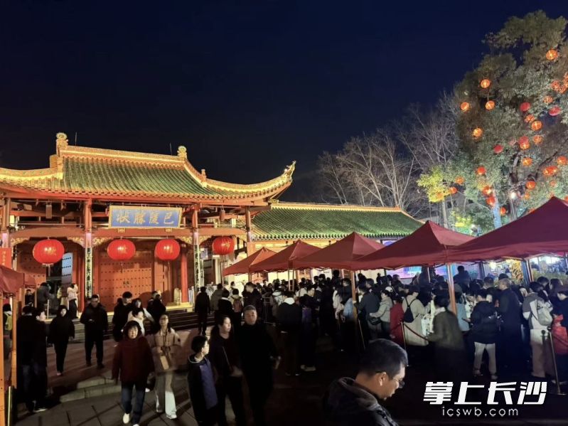 岳阳楼游人如织。省文旅局供图 岳阳楼游人如织。省文旅局供图