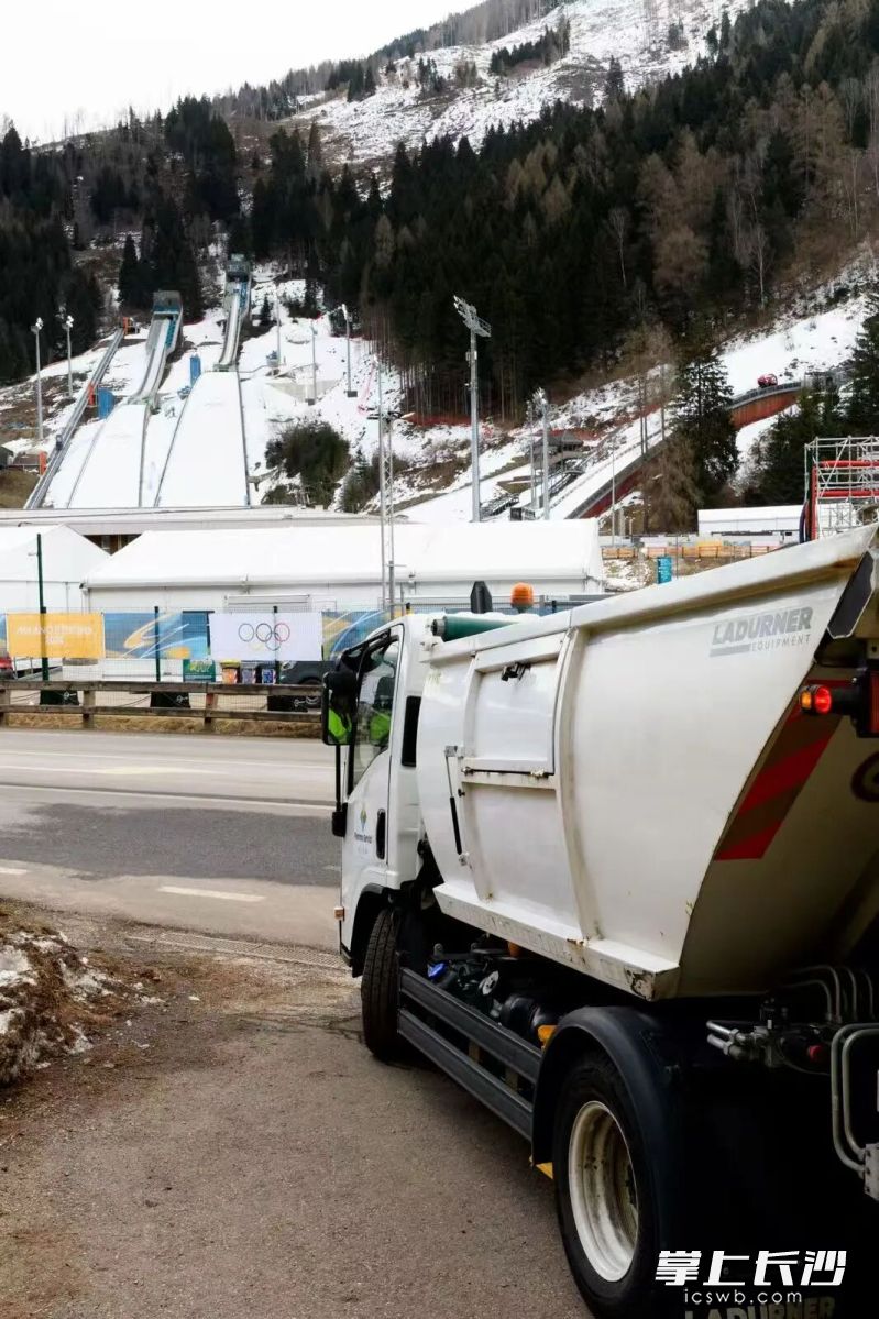 盈峰环境自装卸式垃圾车现身米兰冬奥会会场。均为受访者供图